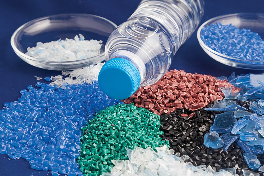Recycled plastic polymers out of PET and polycarbonate